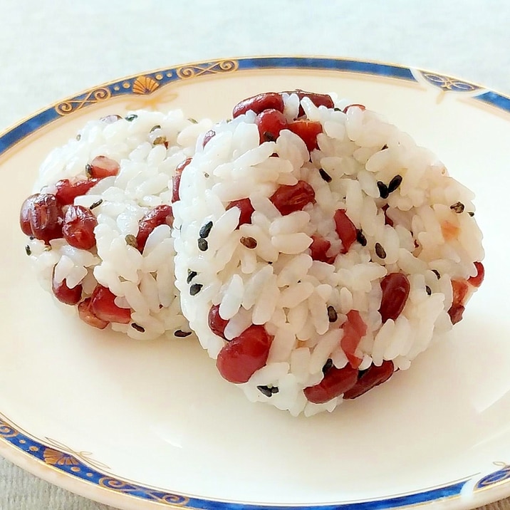 蒸し小豆で赤飯風 小豆おにぎり レシピ 作り方 By エリンギペンギン 楽天レシピ